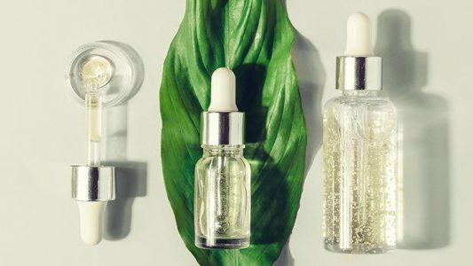 The ultimate guide to using serums: Benefits, Ingredients & Usage